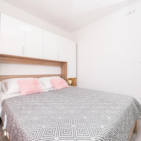 Apartments Janice Pakoštane Dış mekan fotoğraf